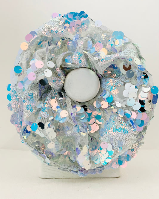 Elegante elastico per capelli in pregiata stoffa con paillettes iridescenti