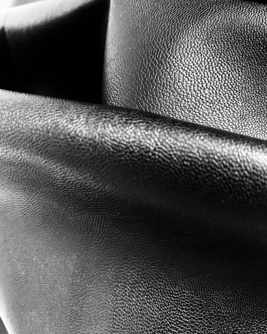 dettaglio tessuto eco pelle nero