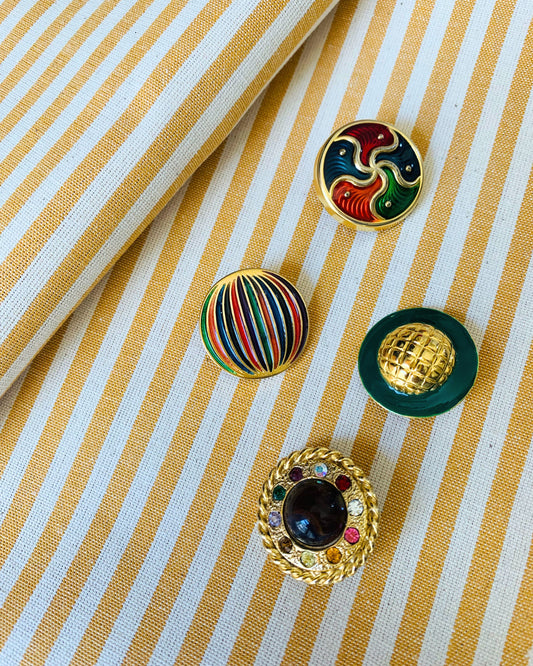 esempio bottoni a contrasto per personalizzazione gonne e pantaloni Globazine in cotone millerighe senape