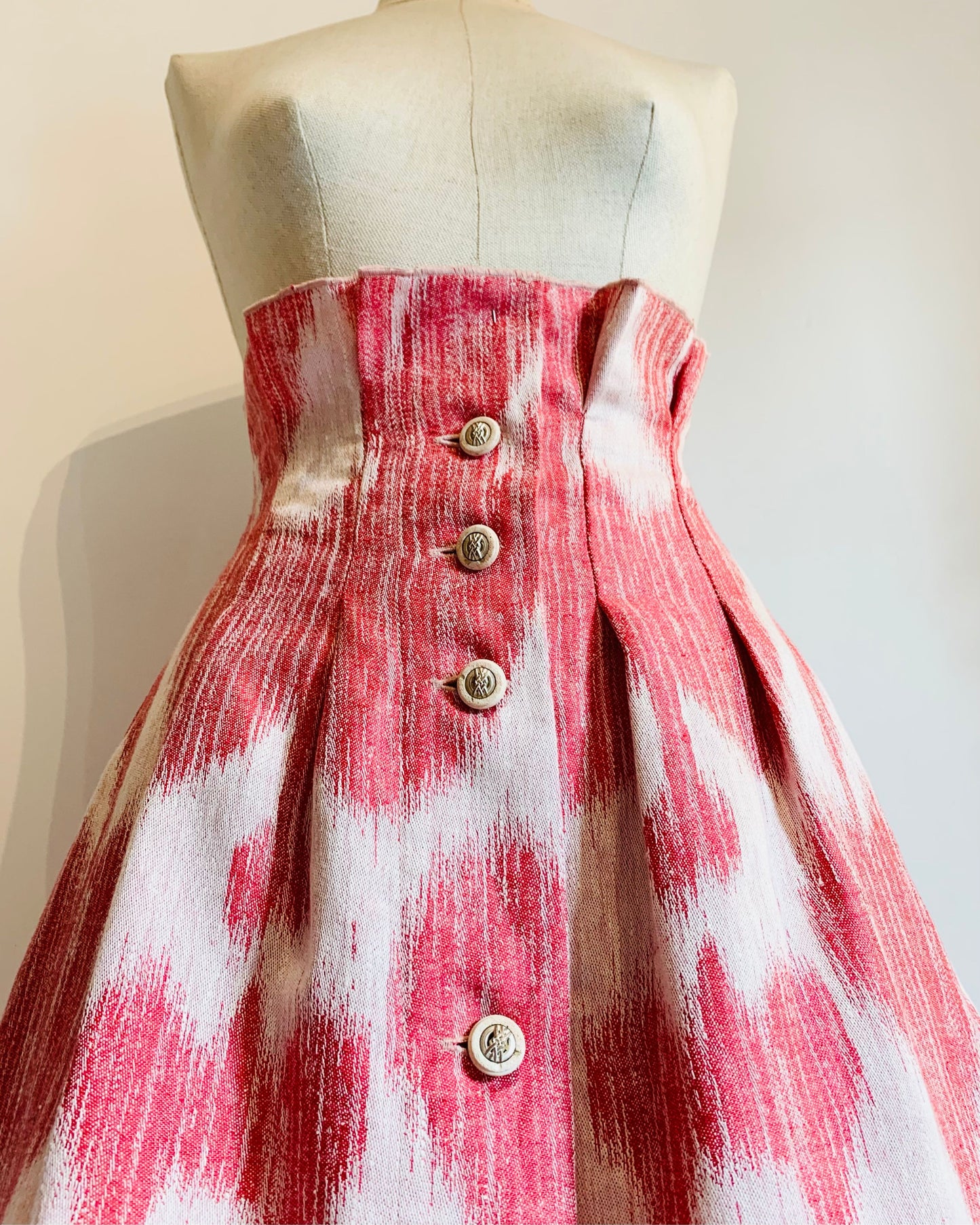 Mini gonna in lino con bottoni vintage