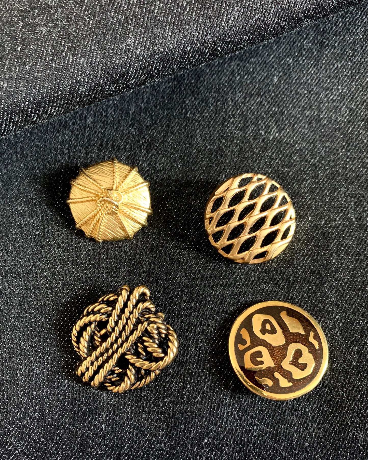 esempio bottoni gold per personalizzare la tua gonna o il tuo pantalone globazine