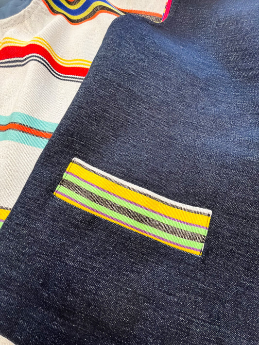 dettaglio bordo tasca e schiena in tessuto a righe