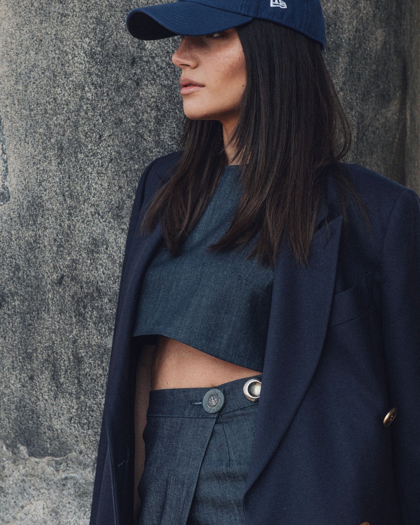 gonna di jeans a vita alta con spacco laterale e chiusura a portafoglio