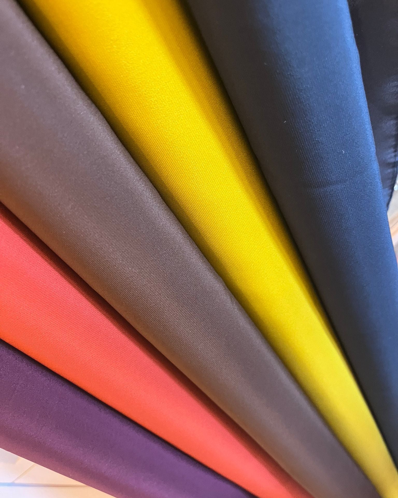 campioni di seta colori vari