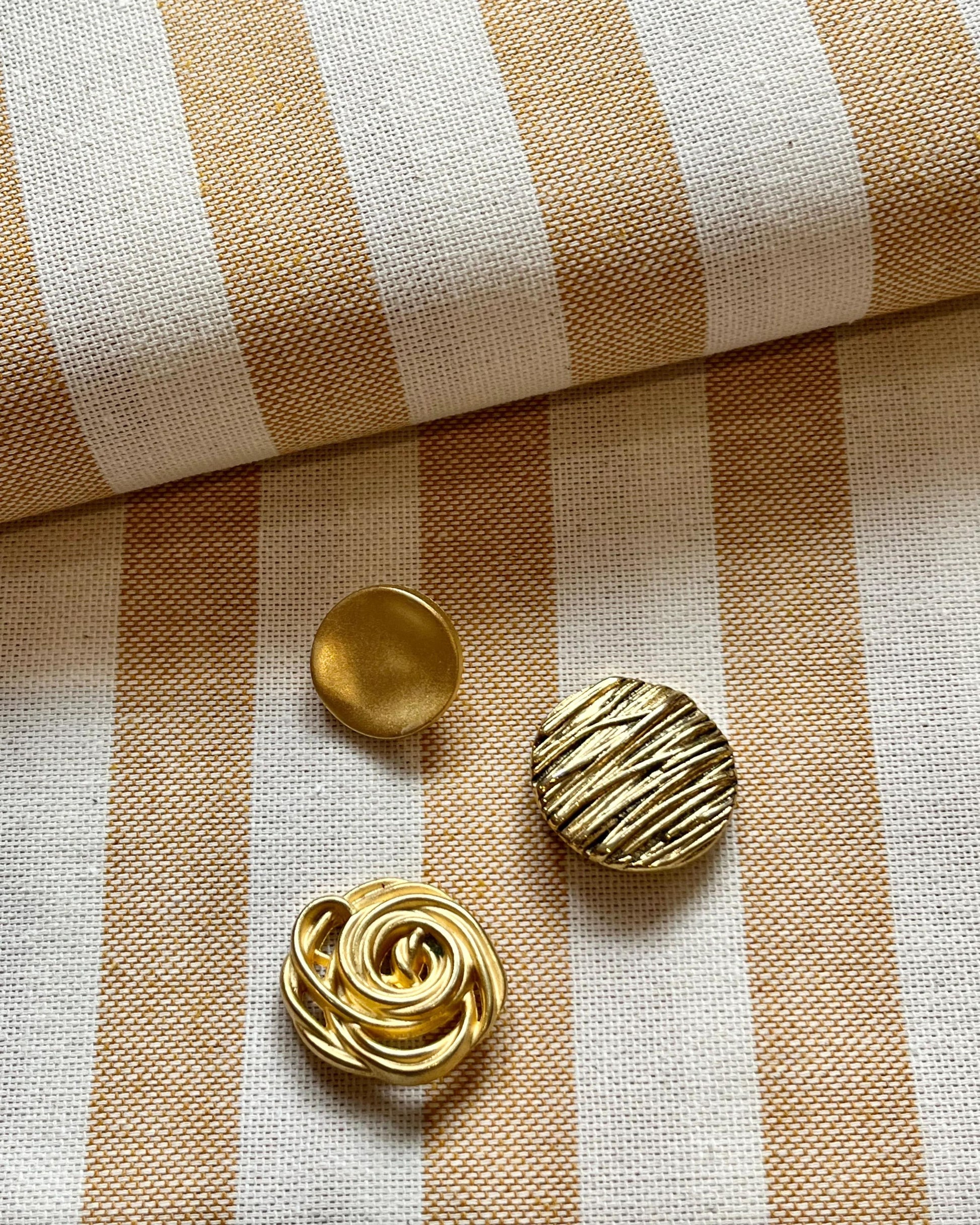 esempio bottoni gold per personalizzazione gonne o pantaloni in cotone maxi righe senape